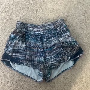 Lululemon Hotty Hot shorts size 6 tall